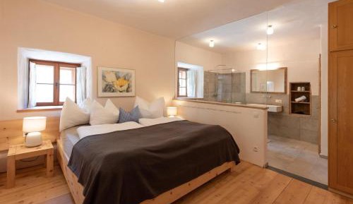 Superior One-Bedroom Apartment