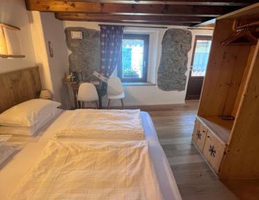 Double or Twin Room with Mountain View
