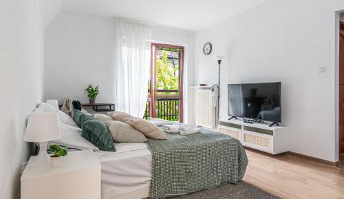 One-Bedroom Apartment with Balcony