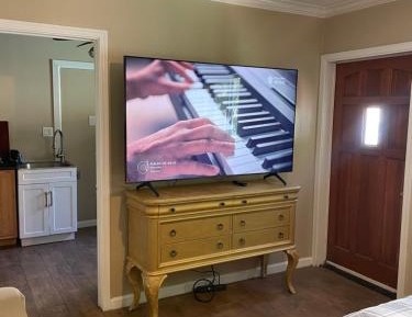 Deluxe Queen Suite