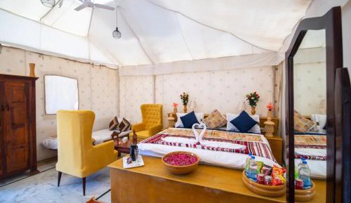 Deluxe Double Room (2 Adults + 1 Child)