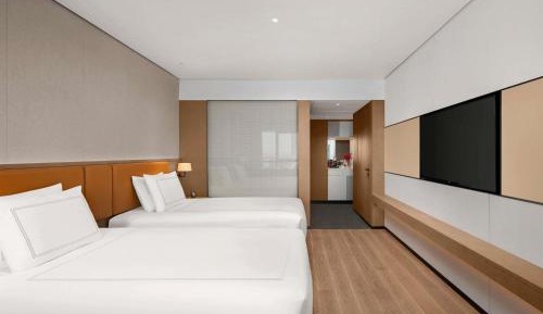 Swiss Advantage Twin Room - High Floor