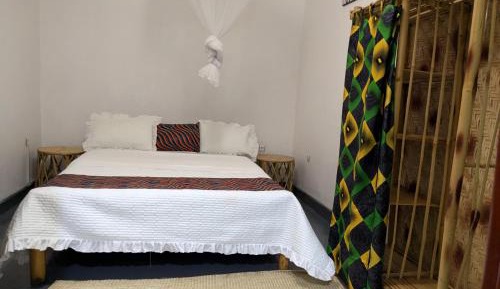 Deluxe Queen Suite