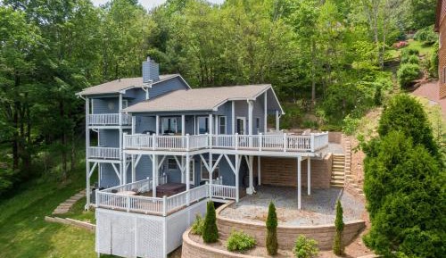 Four-Bedroom Holiday Home