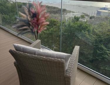 One-Bedroom Apartment with Sea View and Balcony