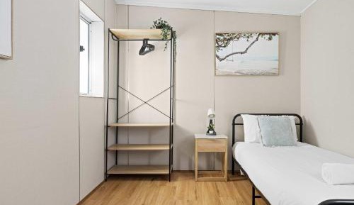 Single Room with Shared Bathroom