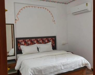 Room #1425531306