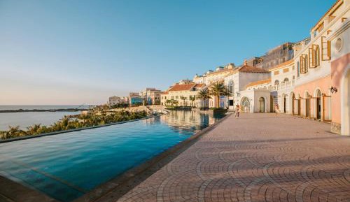 Deluxe Suite with Sea View