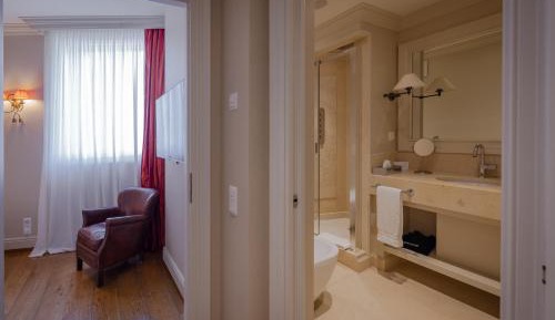 Junior Suite with Spa Access