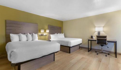 Queen Room with Two Queen Beds - Non-Smoking