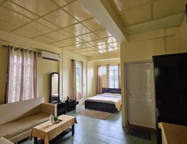 Deluxe Double Room (2 Adults + 1 Child)