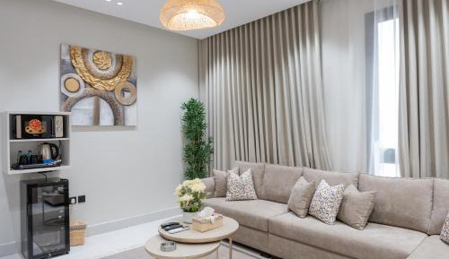 Deluxe King Suite