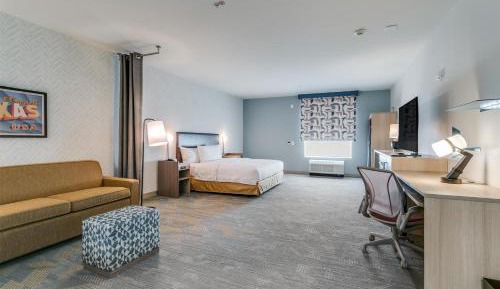 King Studio Suite with Accessible Tub - Mobility Access