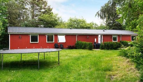 Ten-Bedroom Holiday Home