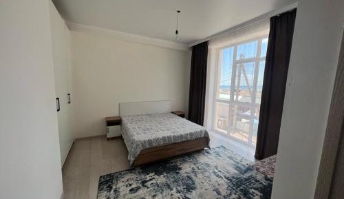 One-Bedroom Apartment with Lake View