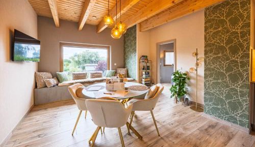 Deluxe Two-Bedroom Apartment with private bathroom