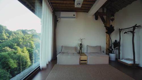 Suite with Mountain View