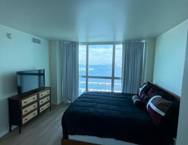 Apartment with Lake View