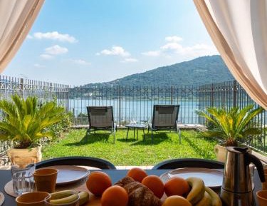 One-Bedroom Apartment with Terrace