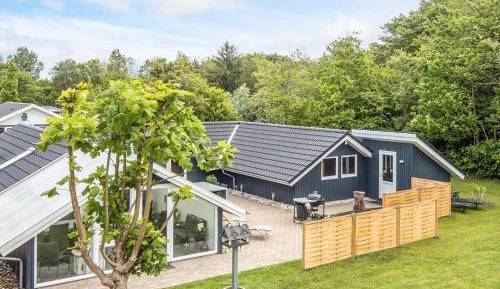 Three-Bedroom Holiday Home 