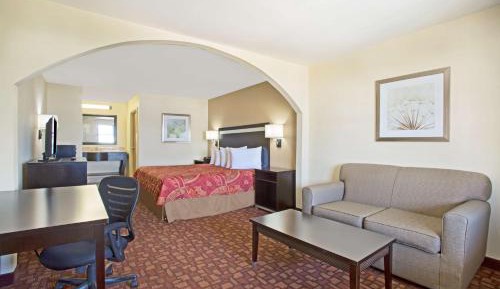 King Room with Bath Tub - Mobility Accessible/Non-Smoking