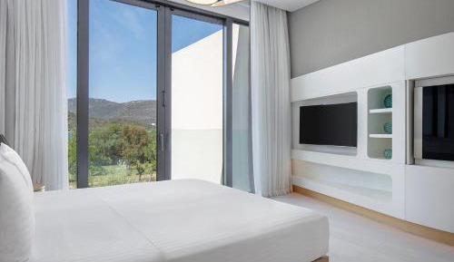 Deluxe King Room with Terrace - Partial Sea View