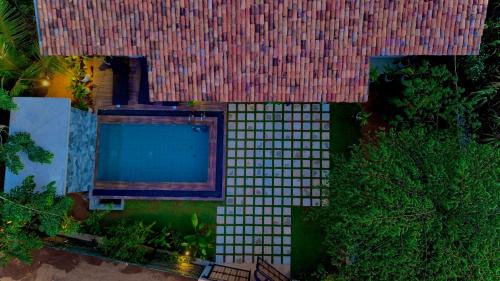 Deluxe Two-Bedroom Apartment with Garden View
