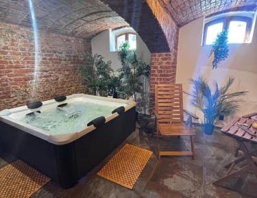 Single Room with Shared Shower and Toilet