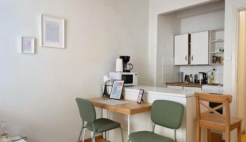 Studio Apartment with Queen Bed