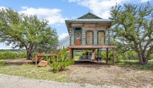 One-Bedroom Holiday Home