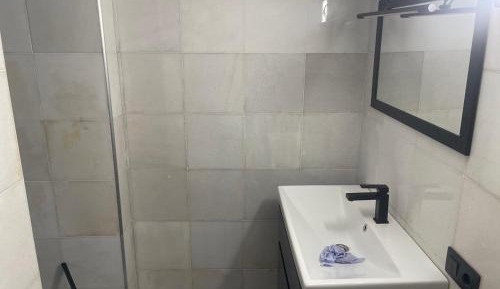 Deluxe One-Bedroom Apartment