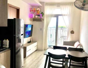 One-Bedroom Apartment with City View