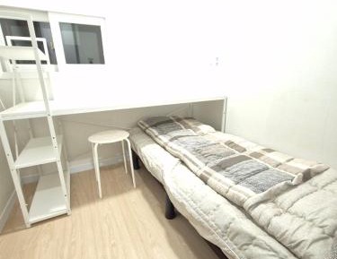 Single Room with Shared Bathroom