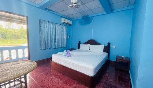 Deluxe Room (2 Adults + 1 Child)