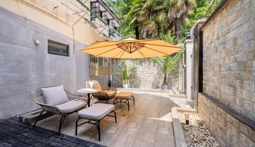 One-Bedroom Apartment with Terrace