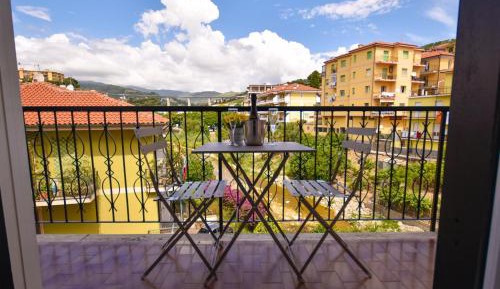 One-Bedroom Apartment with Balcony