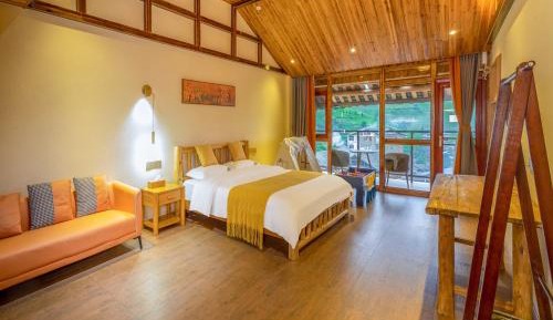 Suite with Mountain View
