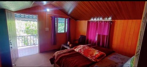 Deluxe Room (2 Adults + 1 Child)