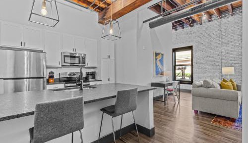 One-Bedroom Apartment with City View