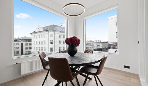 One-Bedroom Deluxe Apartment