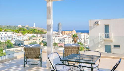 Two-Bedroom Apartment with Jacuzzi and Sea View