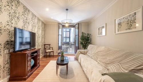 Three-Bedroom Apartment with Balcony