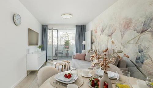 Deluxe One-Bedroom Apartment