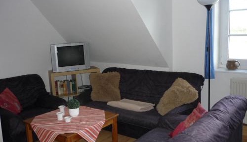 Two-Bedroom Apartment with Shower 