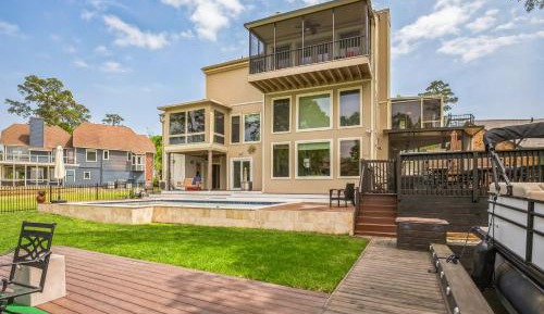 Four-Bedroom Holiday Home