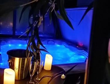 Suite with Hot Tub