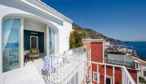 Deluxe Triple Room with Sea View