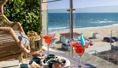 One-Bedroom Apartment with Sea View