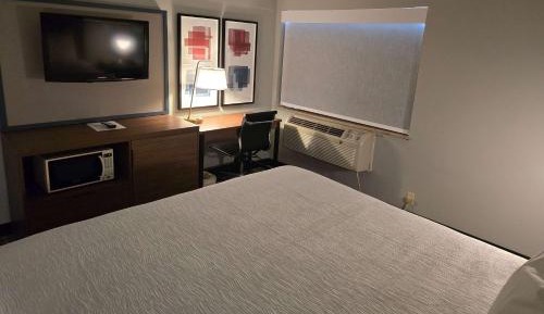 Queen Room - Non-Smoking