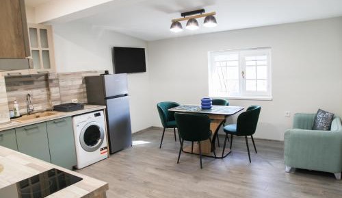 Two-Bedroom Deluxe Apartment with Garden View